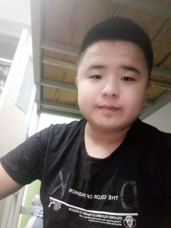 打小就爱淘气的第一张照片--吕梁中老年相亲网